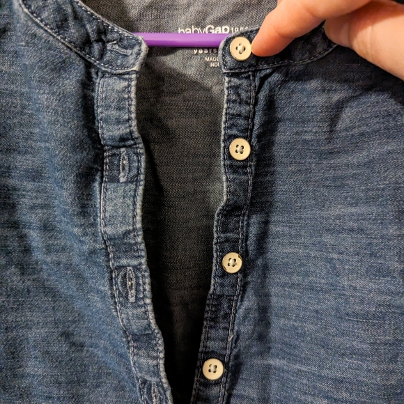 ✨3/$15 Gap 4T denim dress - Picture 3 of 3